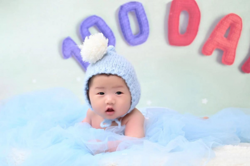 信阳宝宝咬手指甲怎么回事 信阳宝宝咬手指甲怎么回事